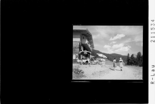 [Kristberg / Berggasthof Kristberg gegen Silbertaler Loobspitze]