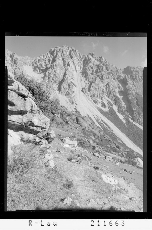 Imst in Tirol / Muttekopfhütte 2000 m : [Muttekopf Hütte im Malchbachtal bei Imst in Tirol gegen Hintere Platteinspitze]