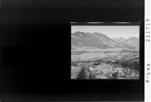[Amerlügen gegen Walserkamm und Grosses Walsertal Alpen mit der Roten Wand]