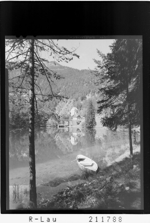 [Fernsteinsee mit Hotel Schloss Fernsteinsee und Schloss Fernstein / Tirol]