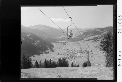 Tannheim, Tirol Sessellift : [Blick auf Tannheim im Tannheimertal mit Wannenjoch und Wertacher Hörnle]