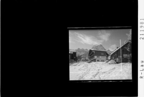 Hotel Garni Gulma Franz Bertel Brand 1050 m : [Sporthaus Bertel in Brand gegen Scesaplana und Panüler]