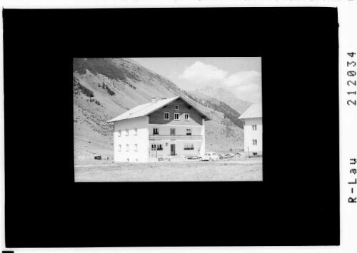 [Haus Berta Lorenz in Galtür gegen Madleinkopf]