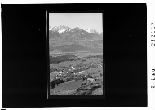 Erholungsort Schnifis mit Blick auf Rätikon Vorarlberg : [Schnifis gegen Hohe Köpfe und Drei-Schwestern]