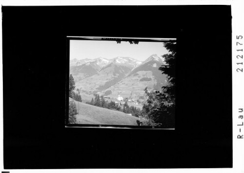 [Raggal im Grossen Walsertal gegen Walserkamm mit Tälispitze und Plansott]