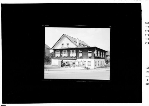 Gasthof - Pension Kreuz, Frastanz, Vorarlberg : [Trachtengruppe beim Gasthof Kreuz in Frastanz]