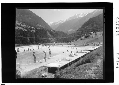 Wenns, Schwimmbad : [Schwimmbad in St.Margareten bei Wenns im Pitztal mit Blick zum Kaunergrat / Tirol]