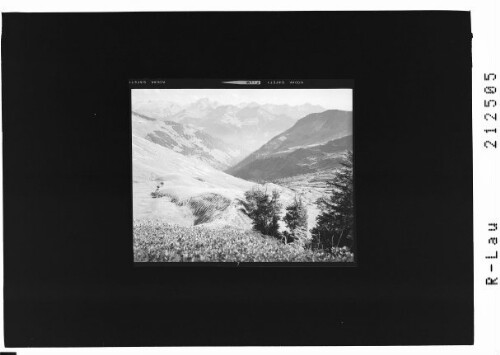 [Blick vom Pfrondhorn in's Grosse Walsertal mit Roter Wand und Gamsfreiheit]