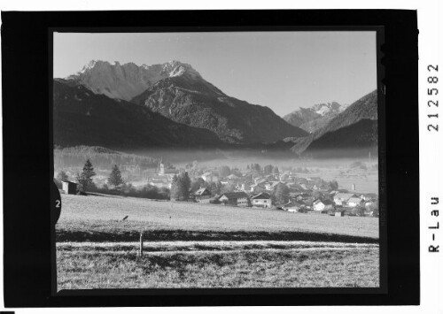 [Ehrwald in Tirol gegen Wannig und Rauchberg]