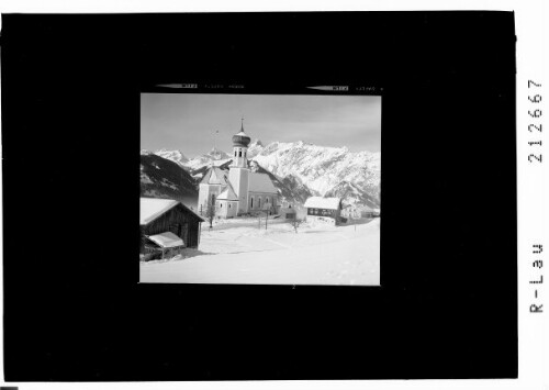 Bartholomäberg gegen Vandanser Steinwand Montafon Vorarlberg : [Pfarrkirche in Bartholomäberg mit Saulakopf und Zimba]