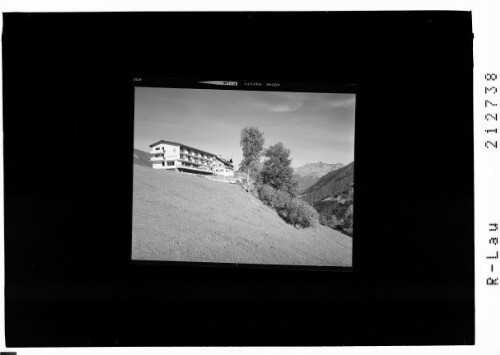 Berggasthof Fernblick Bartholomäberg Montafon : [Gasthaus Fernblick in Bartholomäberg mit Blick zur Silbertaler Loobspitze]