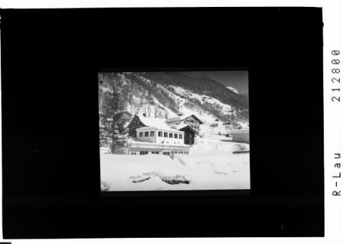 [Gasthaus zum Hirschen in Silbertal im Silbertal mit Muttjöchle]