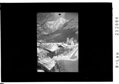 [Pfarrkirche von Elbigenalp im Lechtal gegen Wannenspitze]