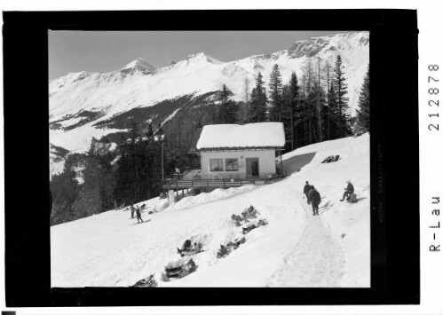 Bergrestaurant Mutzkopf Nauders, 1336 m Tirol : [Bergrestaurant am Kleinmutzkopf bei Nauders in Tirol mit Blick zum Muttler und Piz Malmurainza]