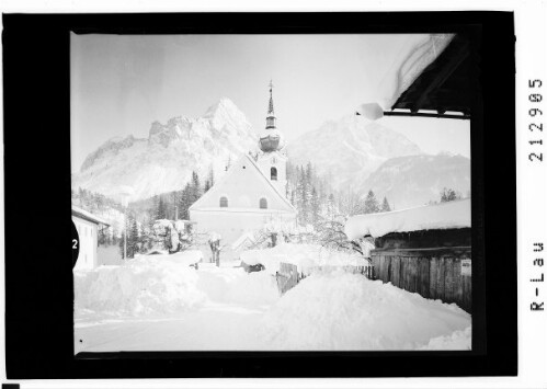 [Pfarrkirche von Biberwier gegen Sonnenspitze und Wampeter-Schrofen]