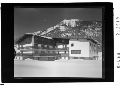 [Hotel Hirschen in Bichlbach im Ausserfern gegen Zingerstein]