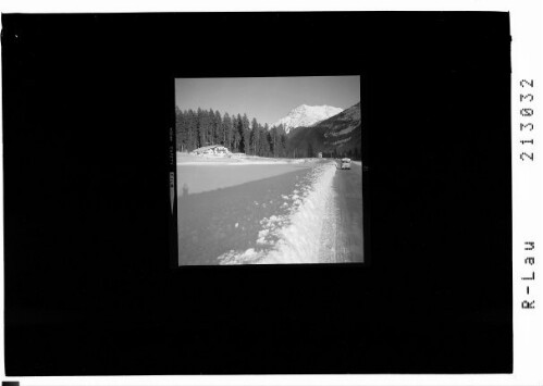 Elbigenalp im Lechtal Waldcafe : [Waldcafe bei Elbigenalp im Lechtal mit Blick zur Lichtspitze]