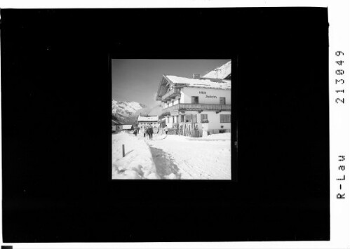 [Haus Daheim und Gasthof Pension Alpenfriede in Gries im Sulztal mit Blick zum Geigenkamm / Tirol]