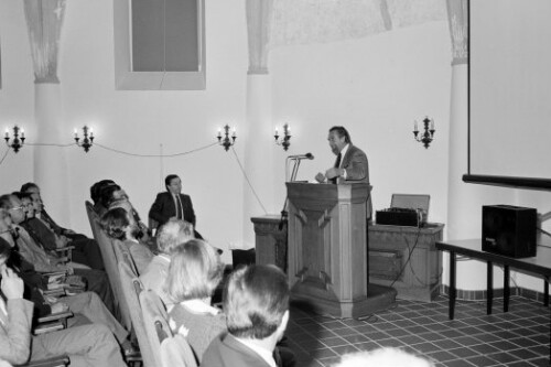 Dr. Hans Hass, Schloss Hofen