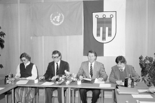 Landesrat Mayer - Vertragsunterzeichnung WHO