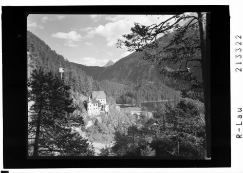 [Schloss Fernstein am Fernsteinsee gegen Sonnenspitze]