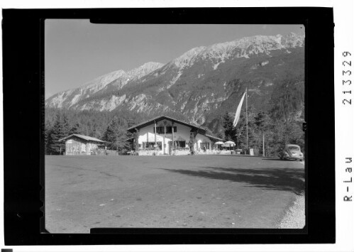 [Rasthaus Zugspitzblick am Fernpass gegen Hocheck und Gartnerwand]