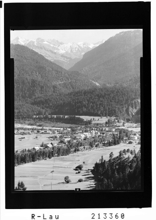 [Weissenbach im Lechtal gegen Rotlechtal und Loreagruppe]