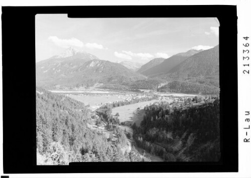 [Weissenbach im Lechtal mit Thaneller und Loreagruppe]