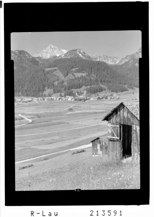 [Tannheim im Tannheimertal mit Blick zum Gaishorn]