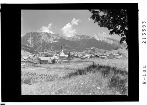 Tannheim, Tirol : [Tannheim im Tannheimertal mit Gimpel und Rote Flüh]