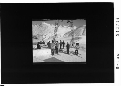 [Skilift und Eisbar auf der Bieler Höhe gegen Bieltal und Bieltaler Berge]