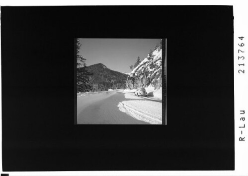 [Gaichtpaßstrasse mit Blick zum Litnisschrofen]