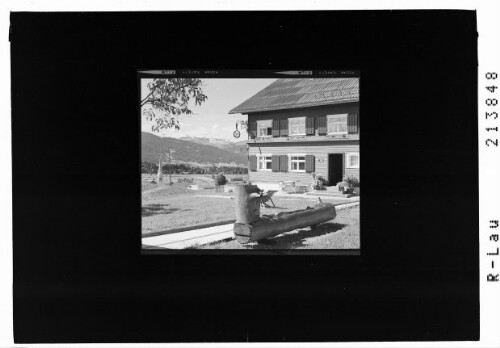 [Gasthof Gemsle in Lingenau im Bregenzerwald gegen Damülser Mittagspitze und Sünserspitze]