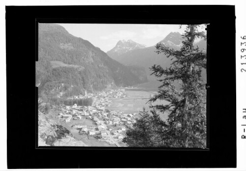 [Längenfeld im Ötztal gegen Peerler Kogel und Hahlkogel / Tirol]