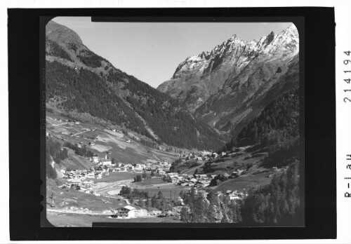 [Sölden im Ötztal mit Blick zum Lochkogel]