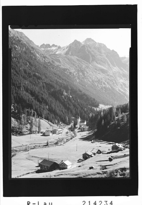 [Kirche in St.Leonhard im Pitztal mit Blick zum Hundstalkogel]