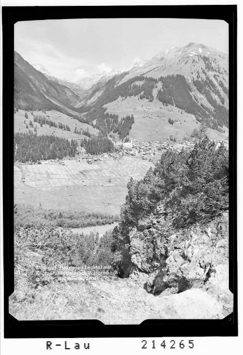 Blick auf Holzgau im Lechtal mit Kratzer, Mädelejoch und Hornbachgruppe