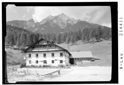 Pension Cafe Wiesenruh bei Nassereith an der Fernpaßstrasse Tirol : [Gasthof Wiesenruh mit Wannig und Handschuhspitze]