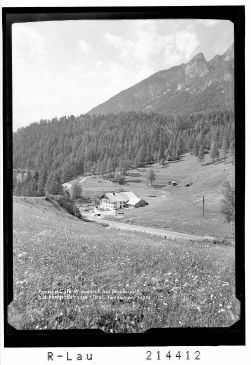 Pension Cafe Wiesenruh bei Nassereith an der Fernpaßstrasse Tirol : [Gasthof Wiesenruh mit Geierkopf]