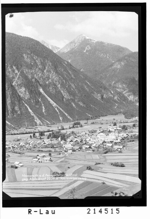 Nassereith an der Fernpaßstrasse / Tirol gegen Alpleskopf 2259 m