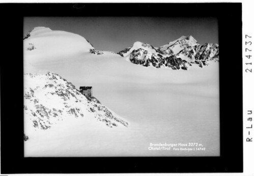 Brandenburger Haus 3272 m, Ötztal / Tirol : [Brandenburger Haus mit Fluchtkogel und Wildspitze]