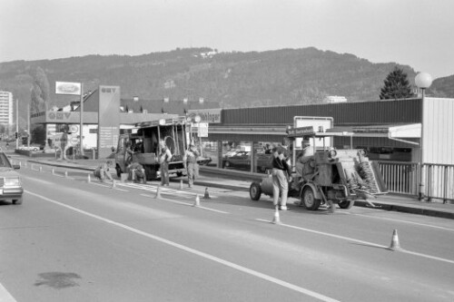 Straßenmarkierung Busspur auf Harder Brücke