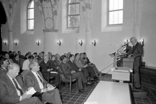 Symposium  Der Friede beginnt im eigenen Haus 