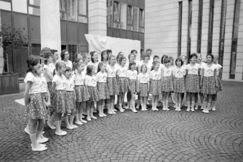 Polnischer Kinderchor bei Landesrat Mayer