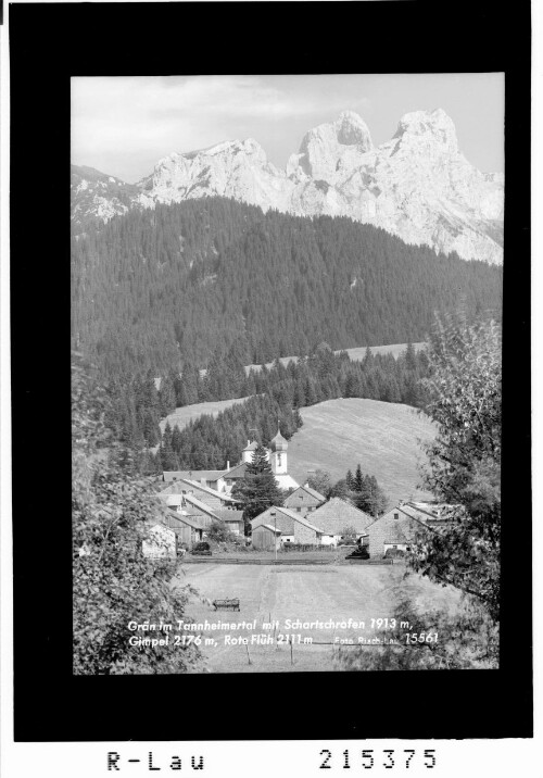 Grän im Tannheimertal / Tirol mit Schartschrofen 1913 m, Gimpel 2176 m und Rote Flüh 2111 m