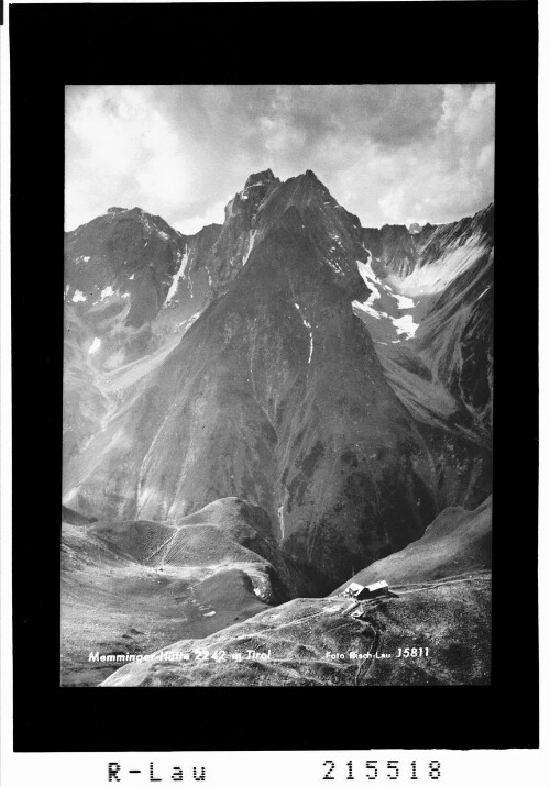 Memminger Hütte 2242 m : [Memminger Hütte mit Blick zur Freispitze]