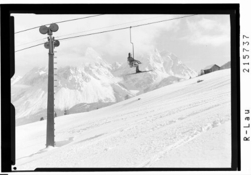 Lermoos in Tirol 1000 m, Sessellift zum Grubigstein gegen Sonnenspitze und Wampeter Schrofen