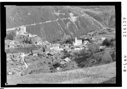 [Ladis im Oberinntal mit Burg Laudegg mit Blick nach Fendels Tirol]