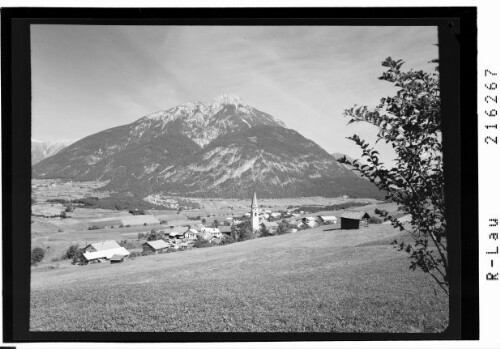 [Wald bei Arzl im Pitztal mit Blick zum Tschirgant / Tirol]