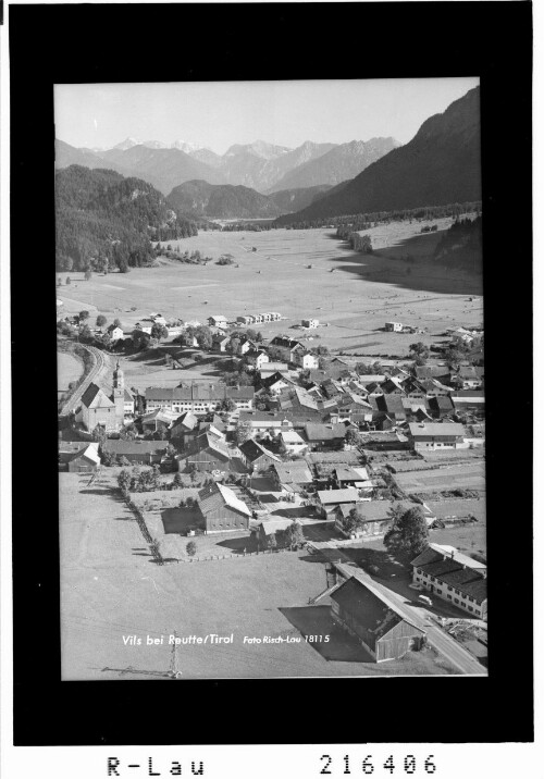 Vils Bei Reutte / Tirol : [Vils im Ausserfern mit Blick zur Zugspitze]